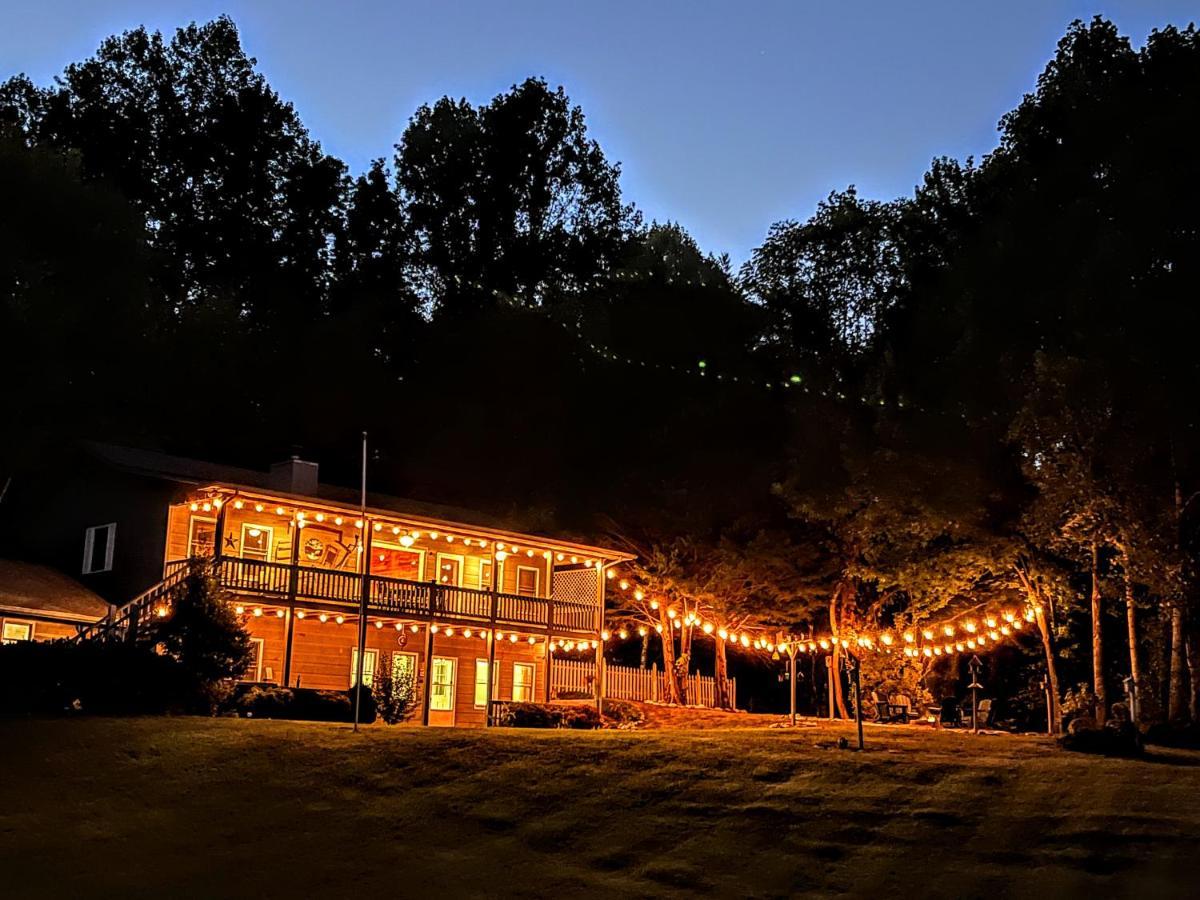 Ole Smoky Bnb - Game Room, Hot Tub, Mtn Views! 비둘기 포지 외부 사진