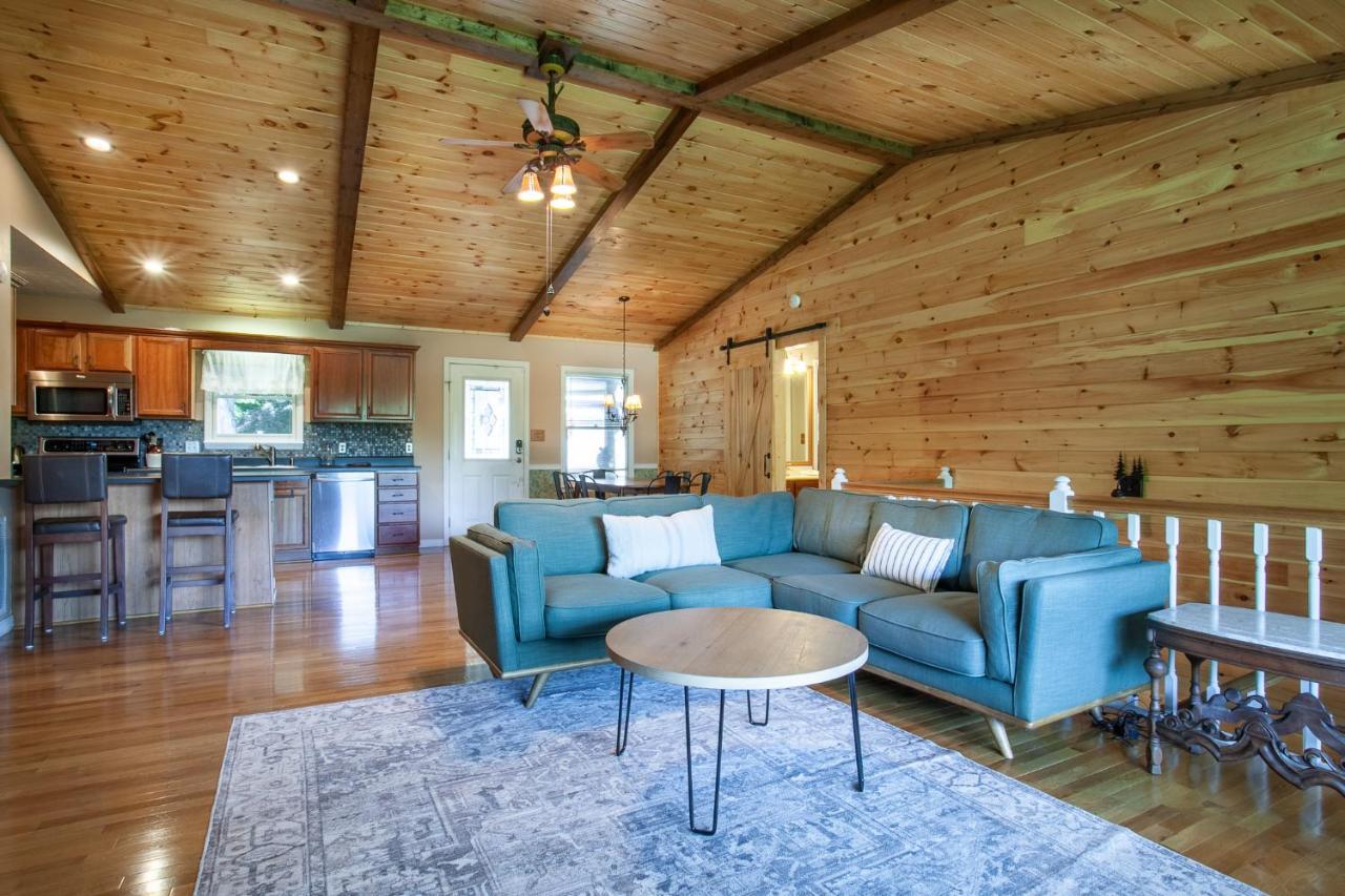 Ole Smoky Bnb - Game Room, Hot Tub, Mtn Views! 비둘기 포지 외부 사진