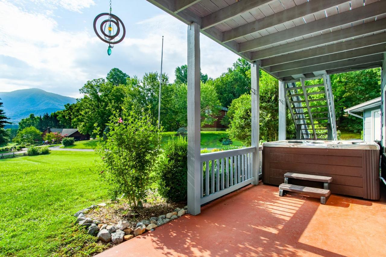 Ole Smoky Bnb - Game Room, Hot Tub, Mtn Views! 비둘기 포지 외부 사진