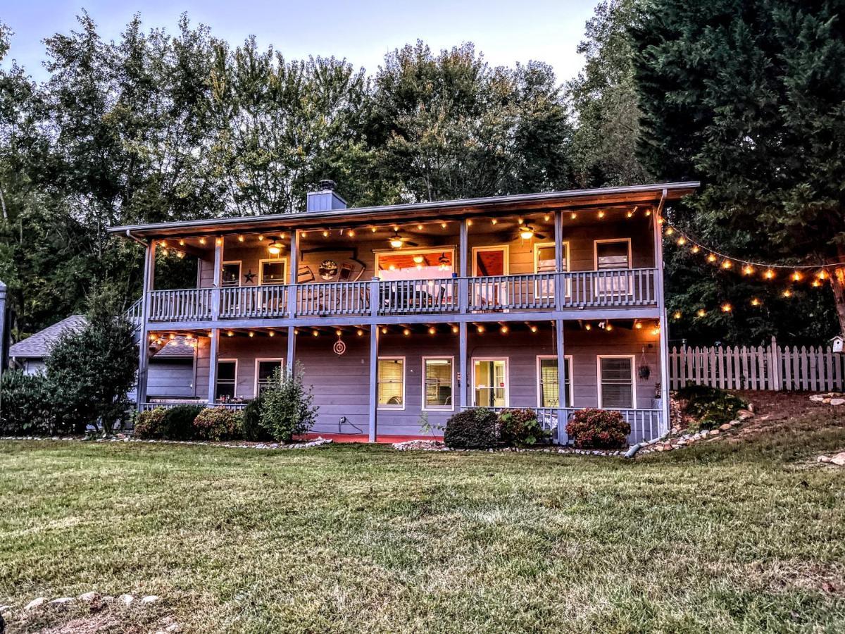 Ole Smoky Bnb - Game Room, Hot Tub, Mtn Views! 비둘기 포지 외부 사진