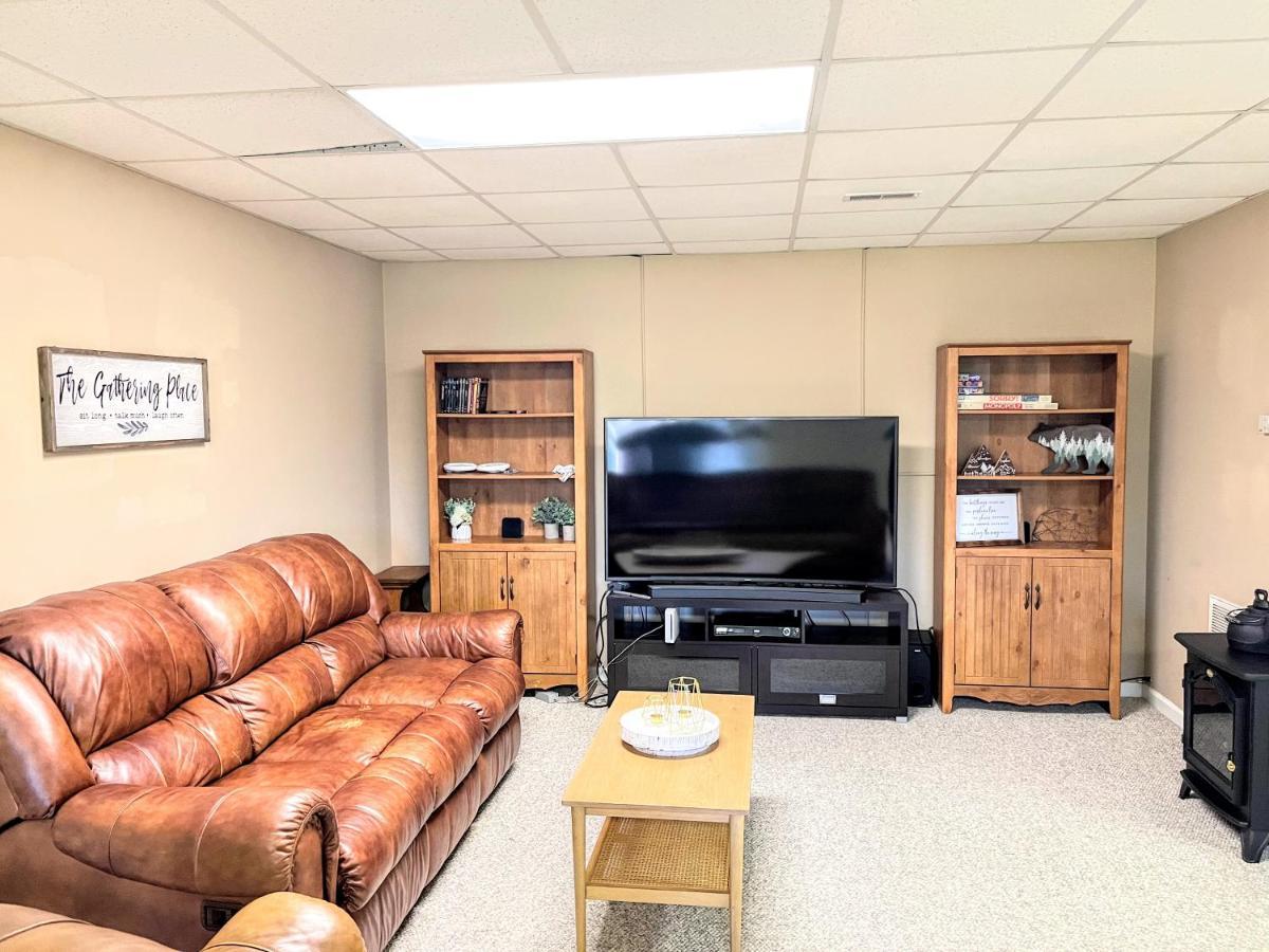 Ole Smoky Bnb - Game Room, Hot Tub, Mtn Views! 비둘기 포지 외부 사진