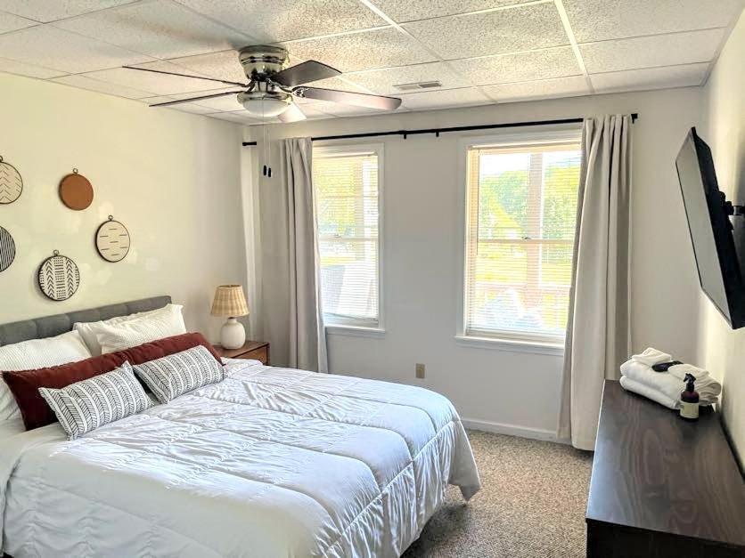 Ole Smoky Bnb - Game Room, Hot Tub, Mtn Views! 비둘기 포지 외부 사진