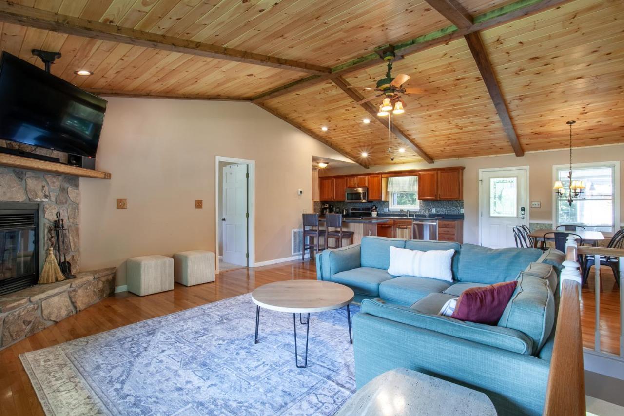 Ole Smoky Bnb - Game Room, Hot Tub, Mtn Views! 비둘기 포지 외부 사진