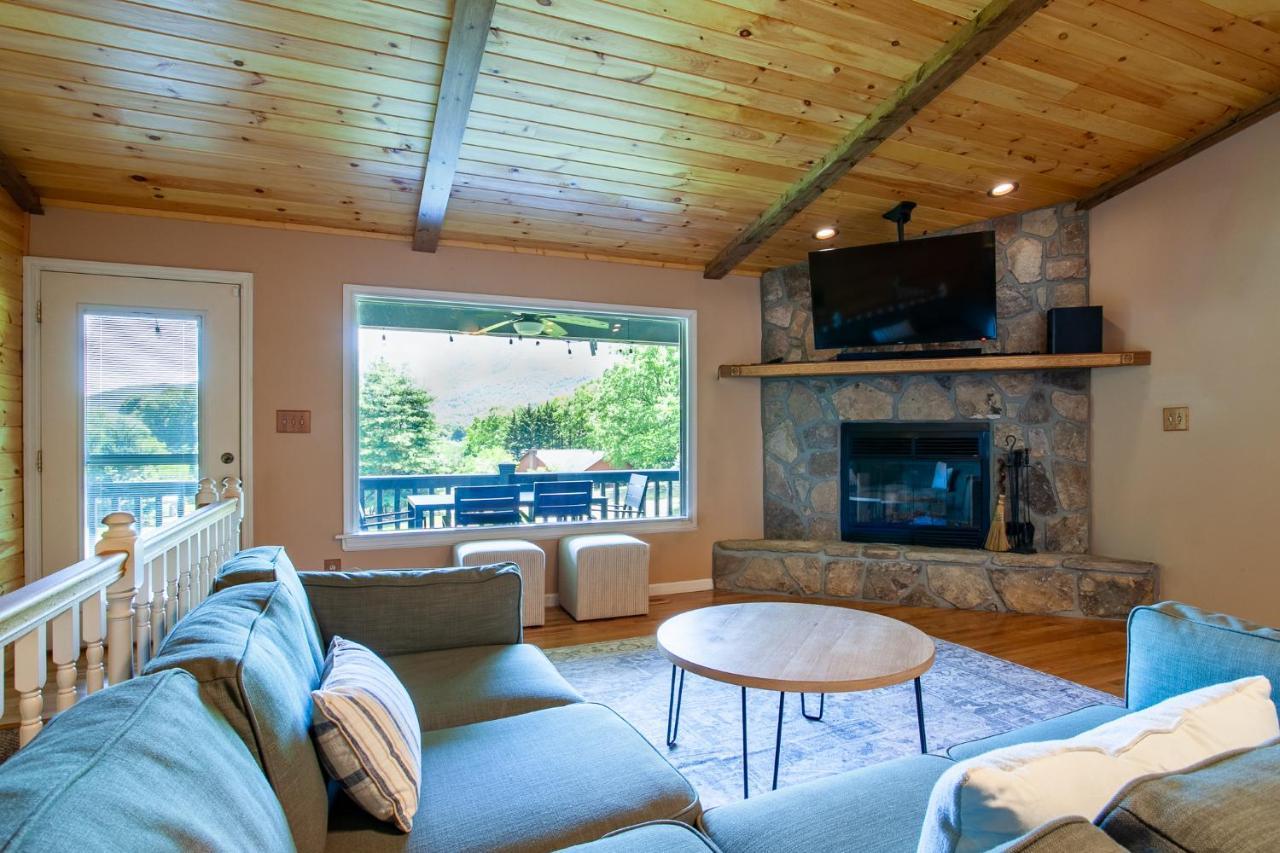 Ole Smoky Bnb - Game Room, Hot Tub, Mtn Views! 비둘기 포지 외부 사진