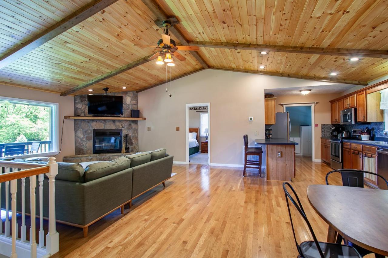 Ole Smoky Bnb - Game Room, Hot Tub, Mtn Views! 비둘기 포지 외부 사진