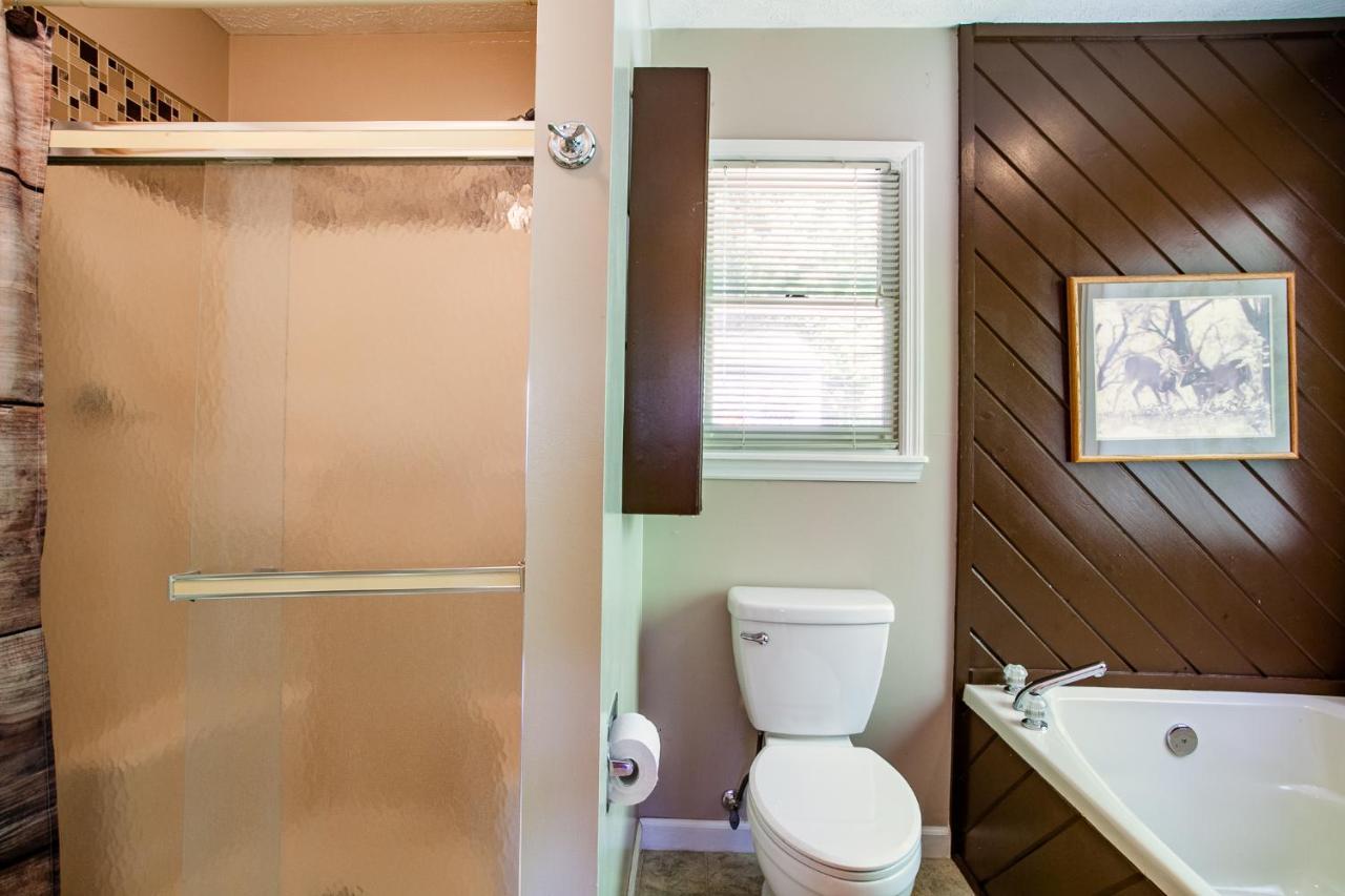 Ole Smoky Bnb - Game Room, Hot Tub, Mtn Views! 비둘기 포지 외부 사진