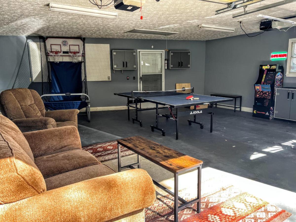 Ole Smoky Bnb - Game Room, Hot Tub, Mtn Views! 비둘기 포지 외부 사진