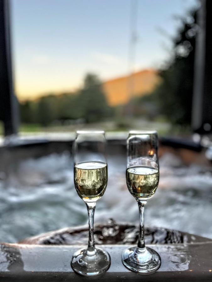Ole Smoky Bnb - Game Room, Hot Tub, Mtn Views! 비둘기 포지 외부 사진