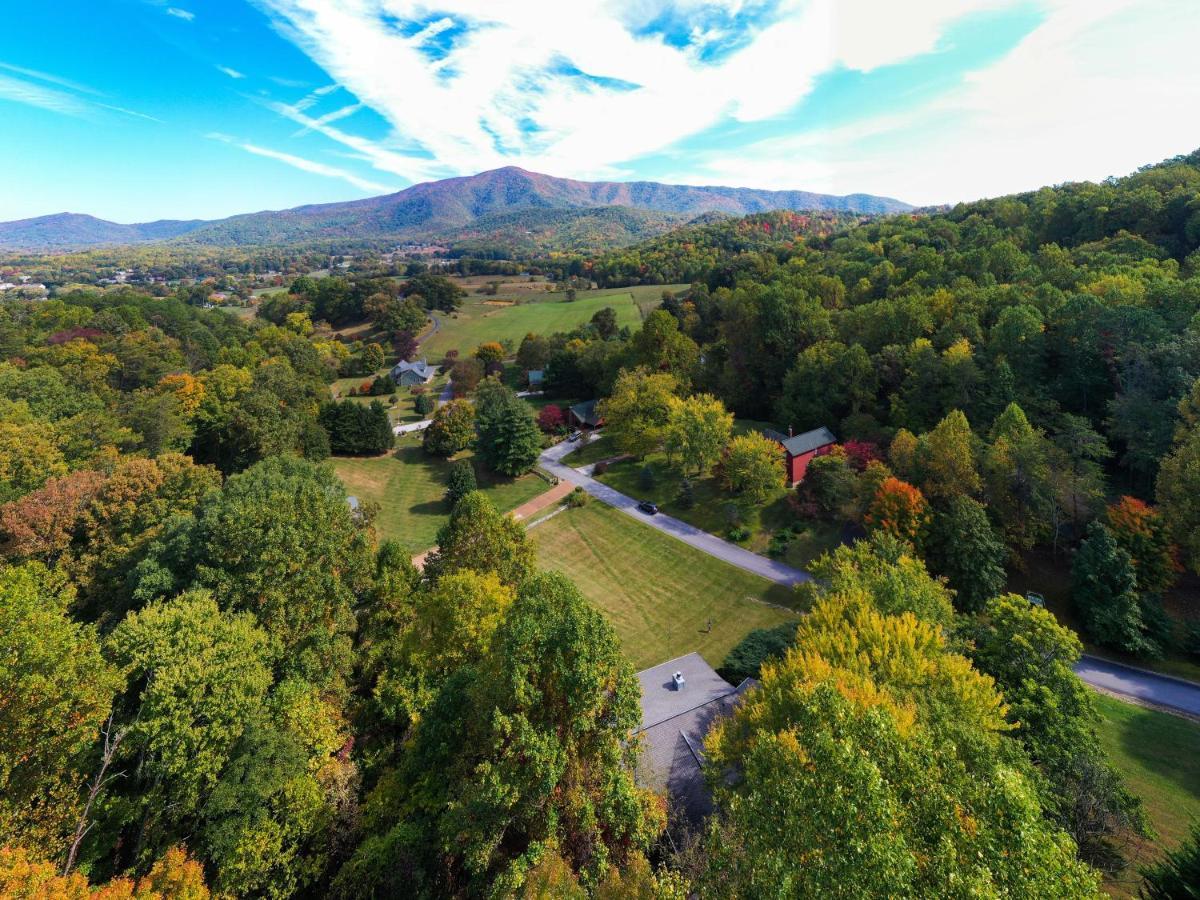 Ole Smoky Bnb - Game Room, Hot Tub, Mtn Views! 비둘기 포지 외부 사진
