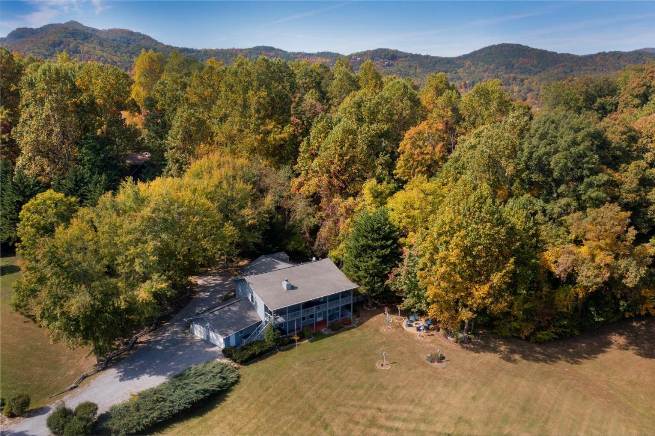 Ole Smoky Bnb - Game Room, Hot Tub, Mtn Views! 비둘기 포지 외부 사진