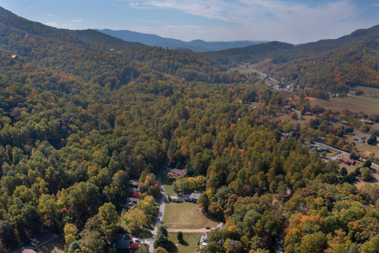 Ole Smoky Bnb - Game Room, Hot Tub, Mtn Views! 비둘기 포지 외부 사진