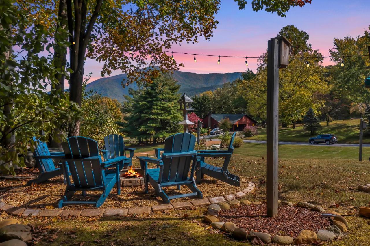 Ole Smoky Bnb - Game Room, Hot Tub, Mtn Views! 비둘기 포지 외부 사진