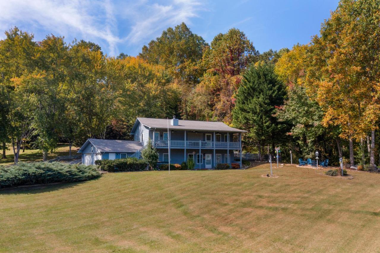 Ole Smoky Bnb - Game Room, Hot Tub, Mtn Views! 비둘기 포지 외부 사진