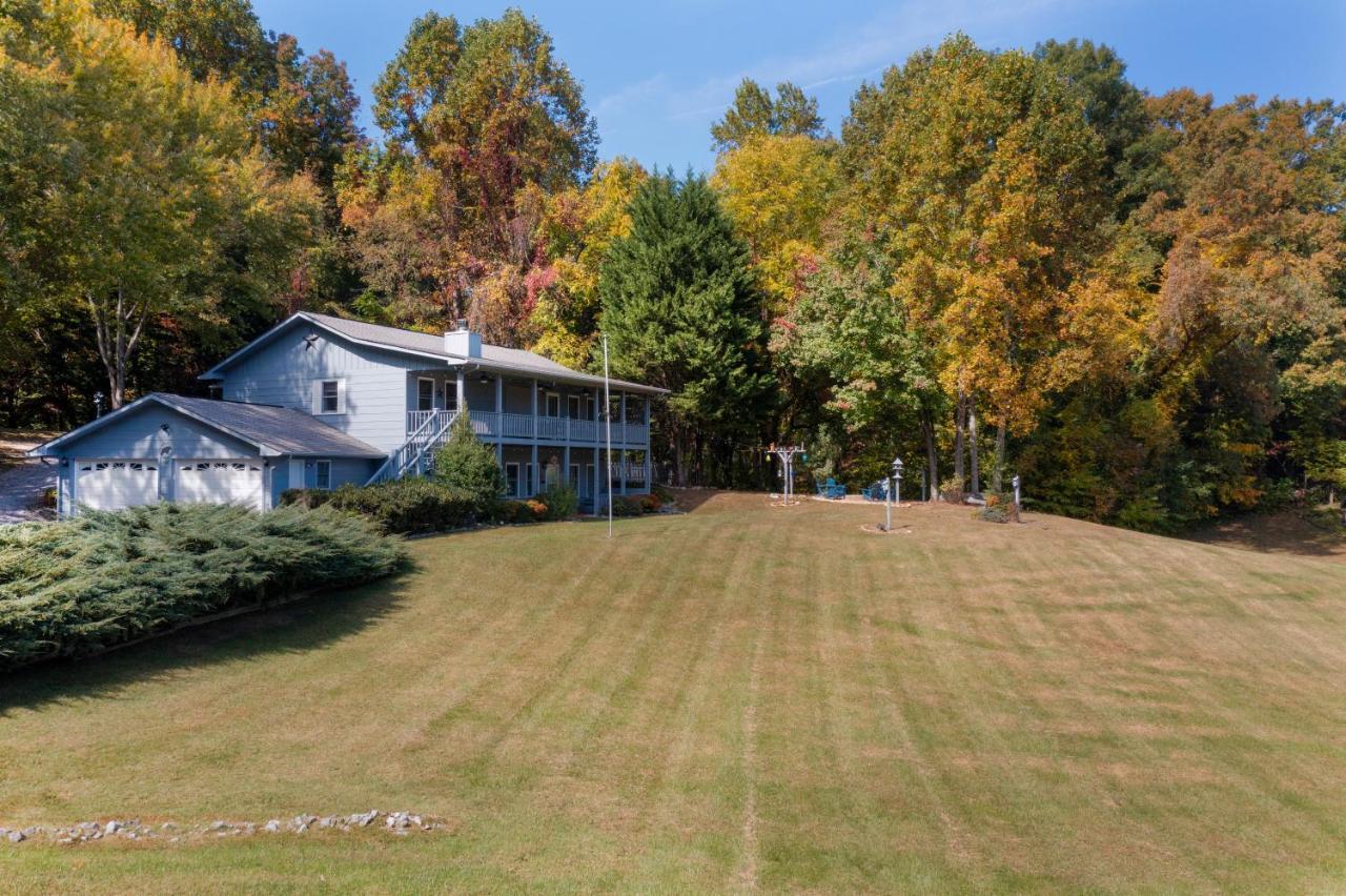 Ole Smoky Bnb - Game Room, Hot Tub, Mtn Views! 비둘기 포지 외부 사진